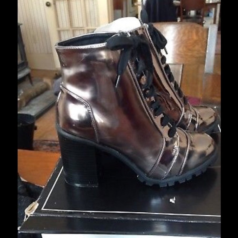 Qupid Metallic Pewter cyber boot 8.5 New In Box
